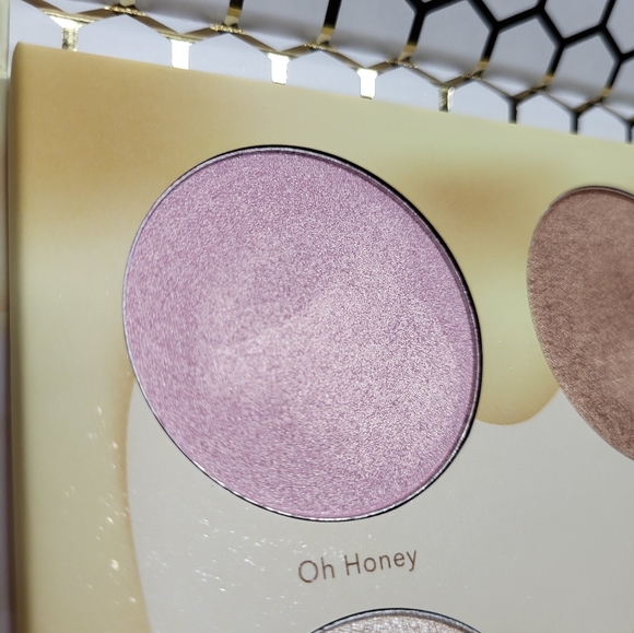 Beauty Bakerie Milk & Honey Highlighter Palette - Picture 9 of 10